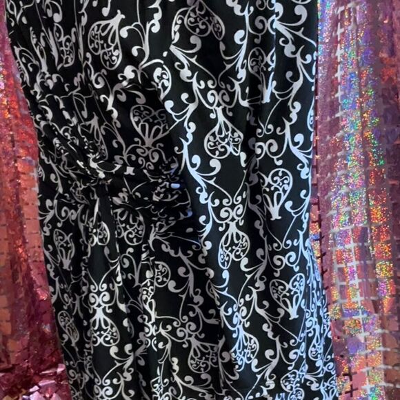 CHADWICKS size 12 dress with criss cross front, faux wrap skirt in black/white - Picture 9 of 13